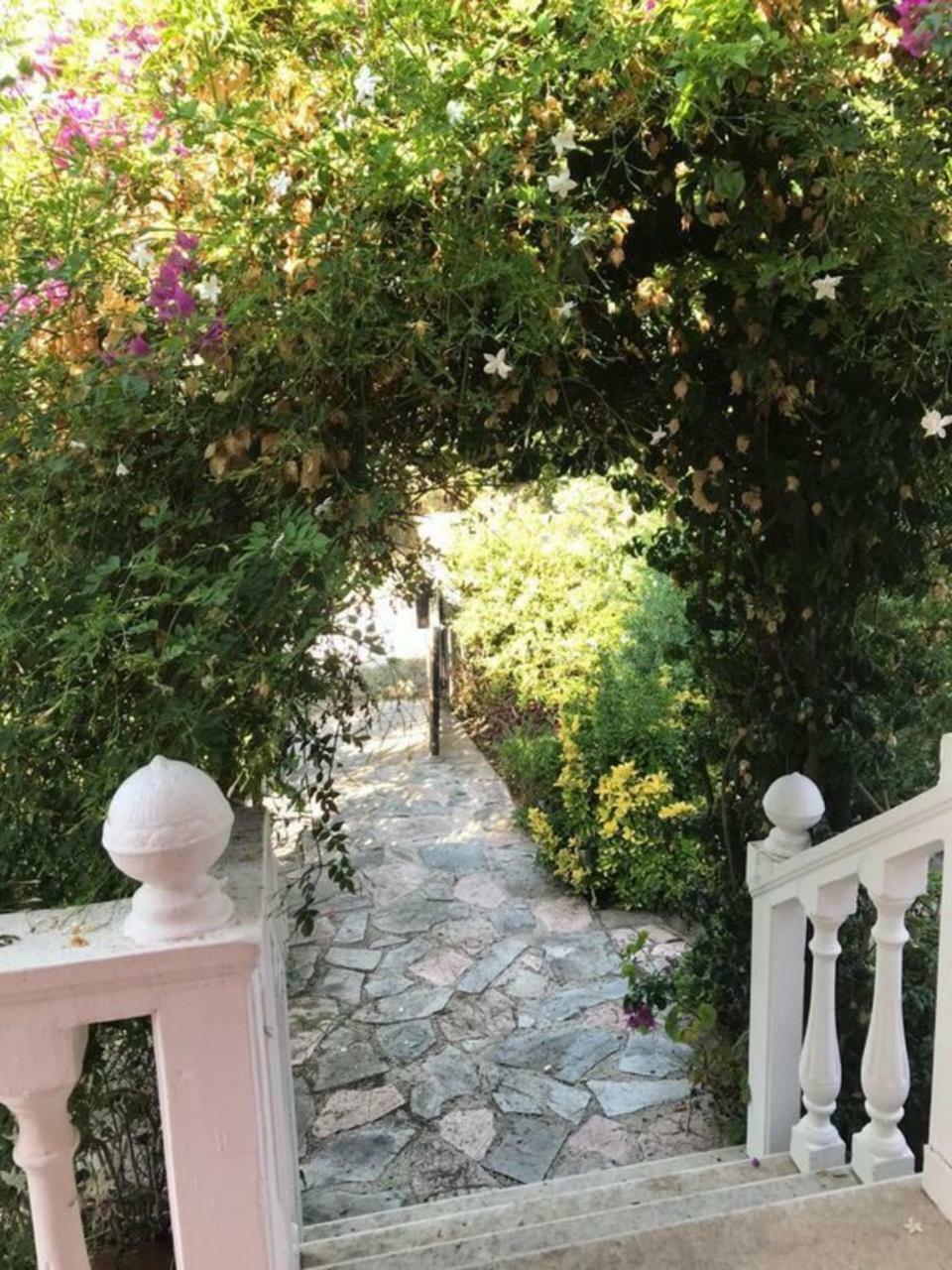 2 Bed House With Mountain View Apartment Аликес Екстериор снимка